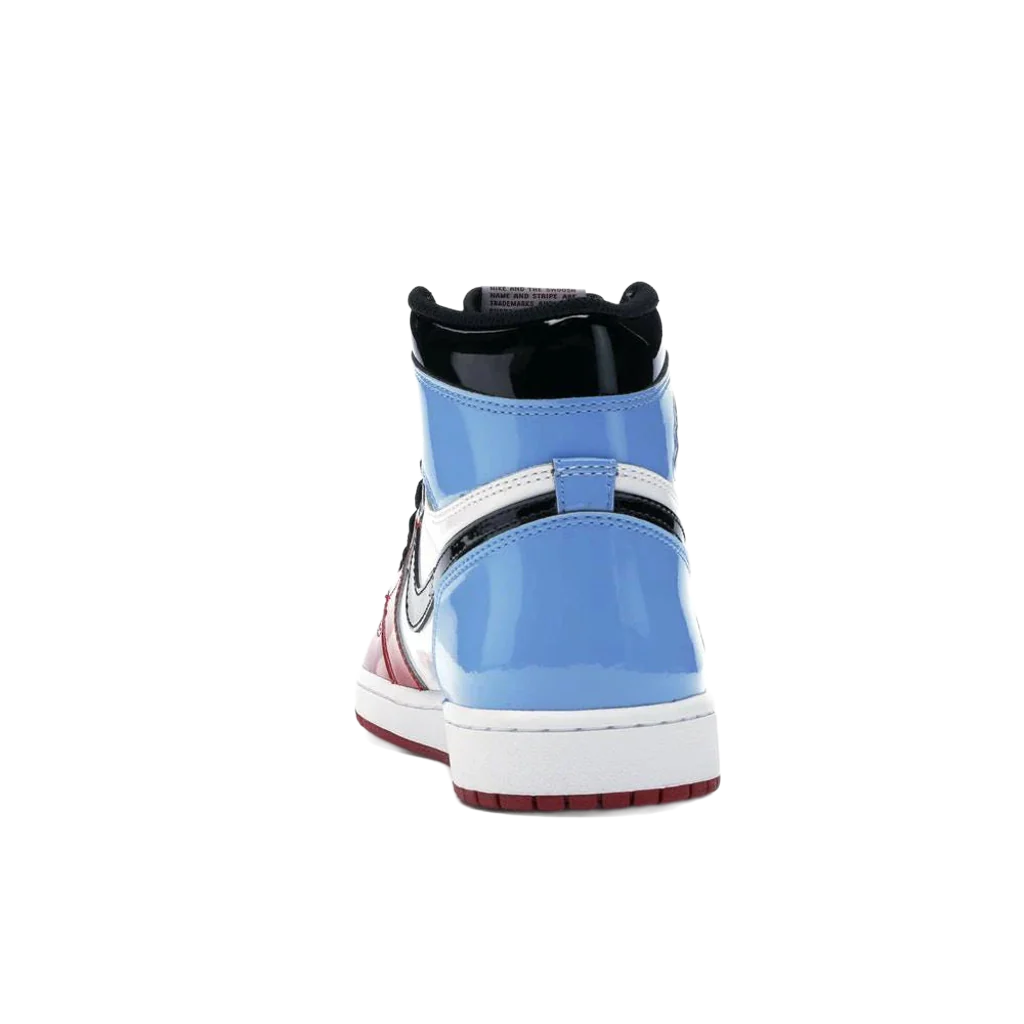 Nike Air Jordan 1 UNC Chicago.
