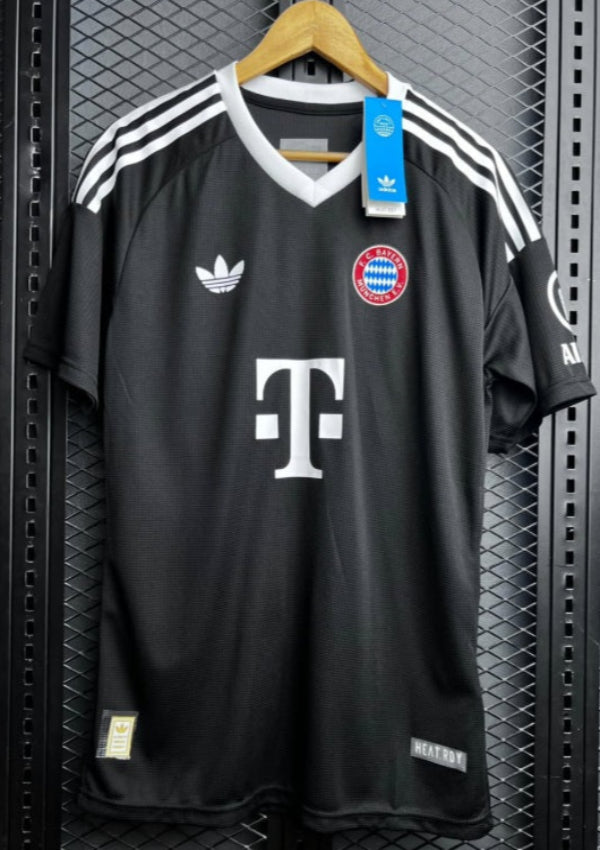 Bayern Munich 24/25 Third GK kit.